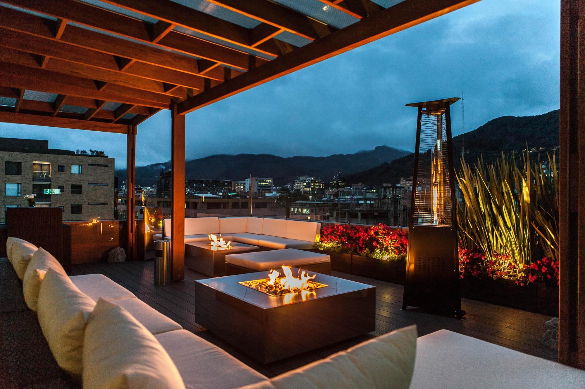 Best Western Plus 93 Park Hotel Bogota Exterior photo Rooftop bar at the Four Seasons Hotel, Santiago